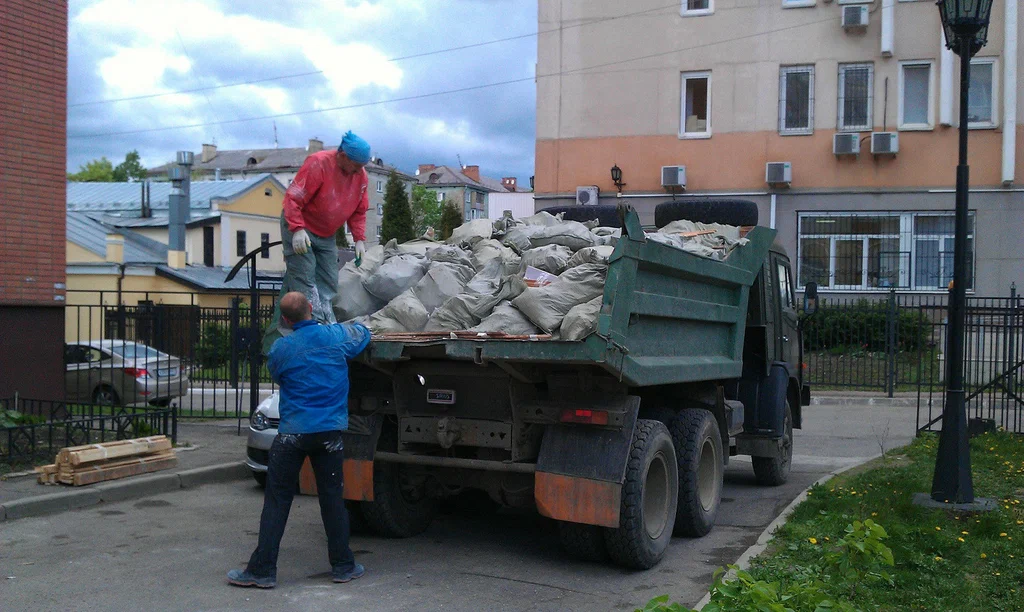 Вывоз строительного мусора в Горячем Ключе от 1653 руб. – ПроМусор