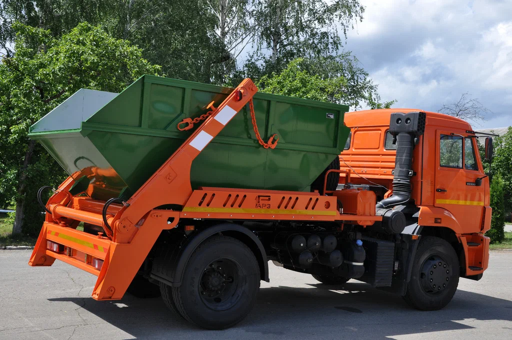 Заказ бункеровоза для вывоза мусора и отходов в Горячем Ключе в октябре