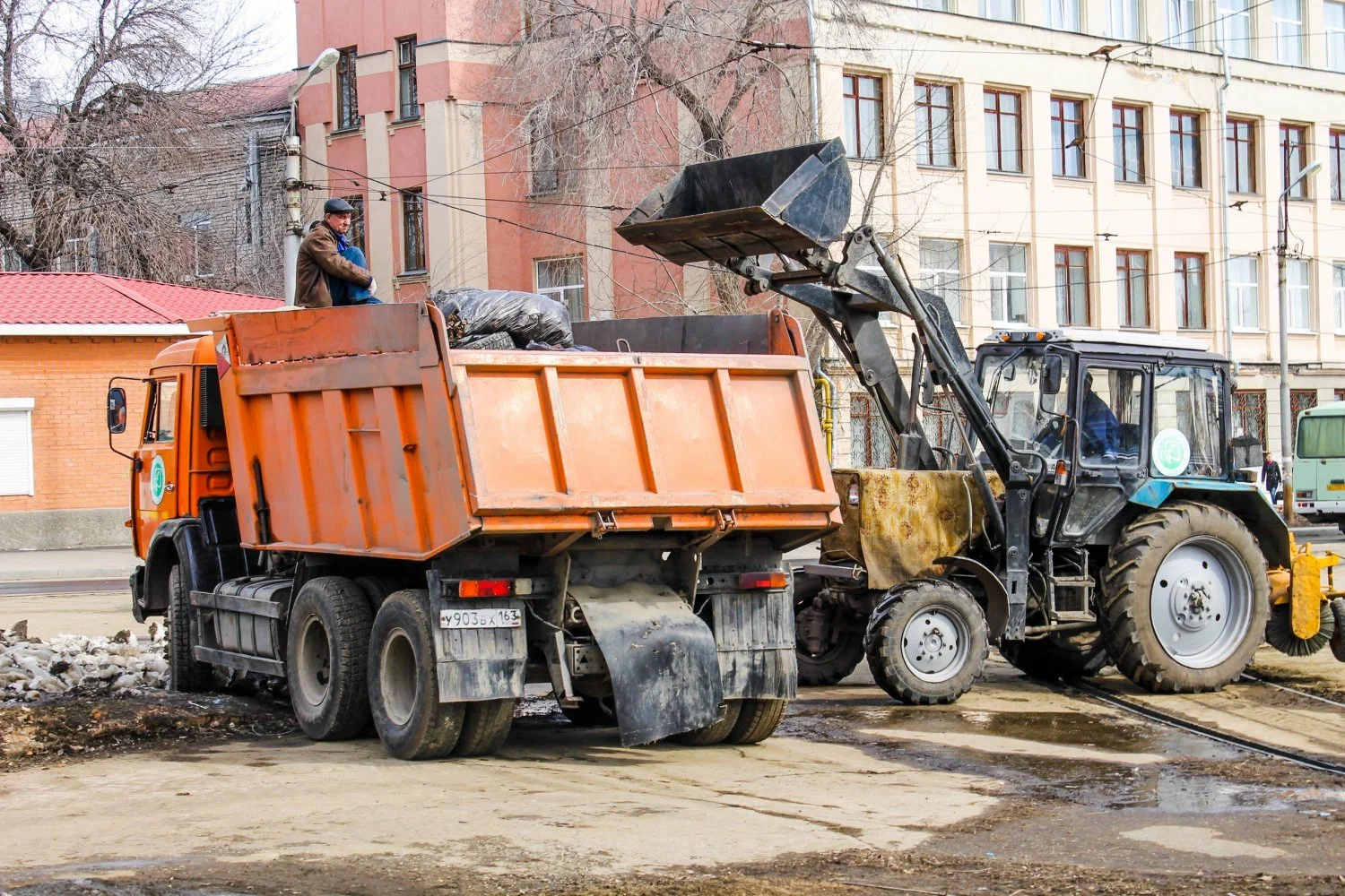Вывоз мусора Камазом в Горячем Ключе – аренда и заказ Камаза 10 тонн от 2428 руб. в ПроМусор
