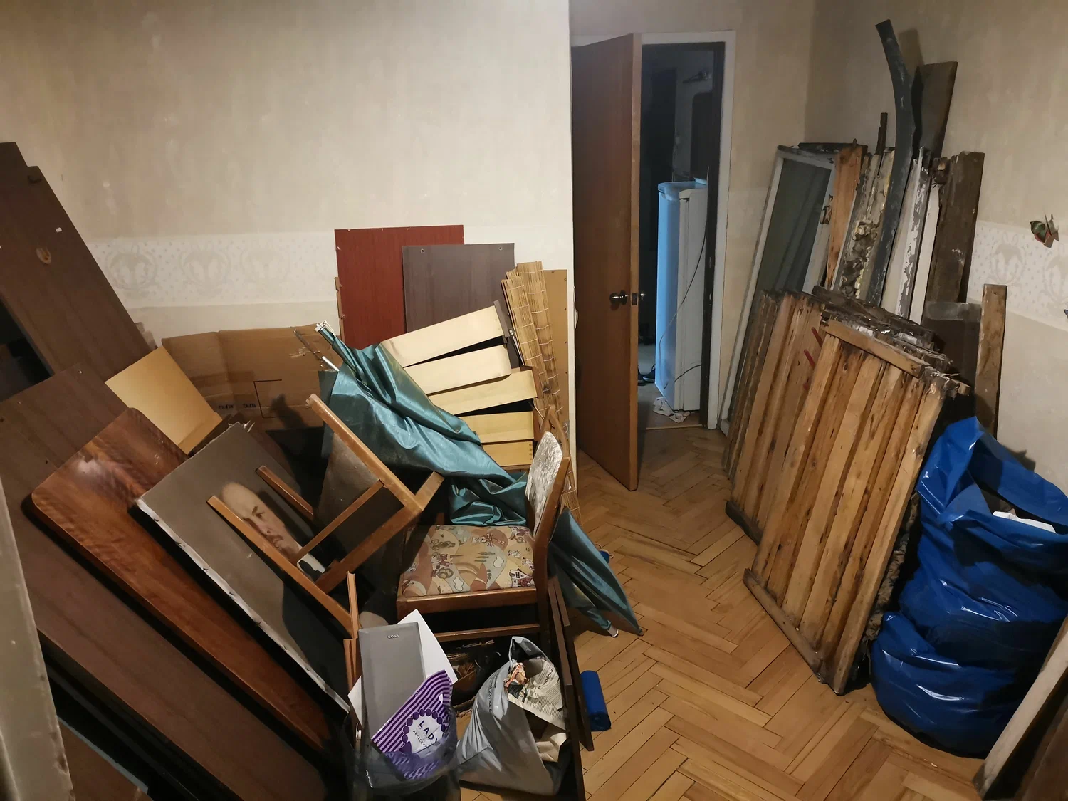 Демонтаж мебели с вывозом и утилизацией в Горячем Ключе в октябре